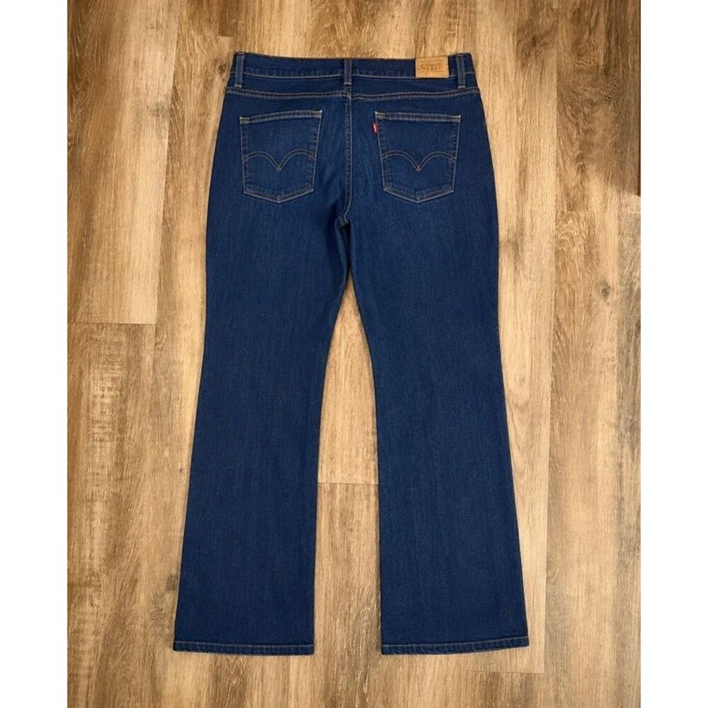 Size 14 Medium Levi’s Women’s Bootcut Jeans – Dark Wash